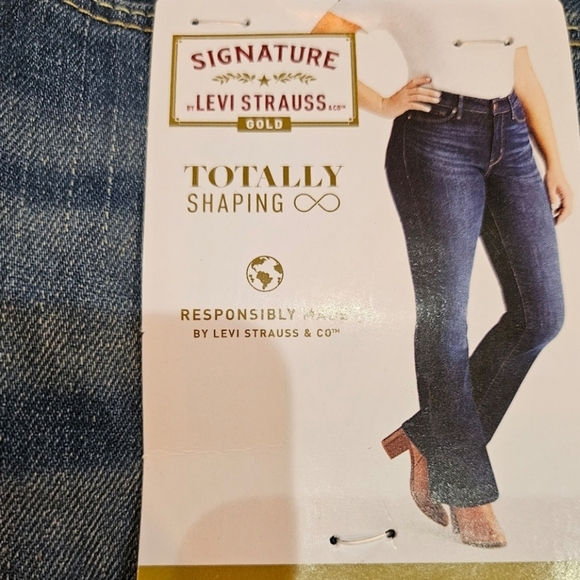 Levi's Mid Rise Bootcut Jeans.‎ - Picture 2 of 7
